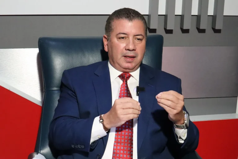 “Intención de Abinader en modificar Constitución persigue reelegirse por un tercer periodo”, afirma César Fernández