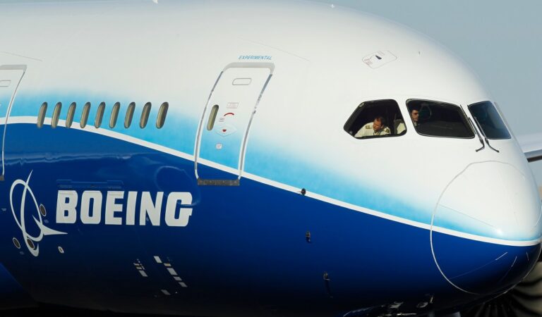 Otro incidente de Boeing: 10 heridos cuando un avión se estrelló tras salirse de la pista en Senegal #FVDigital