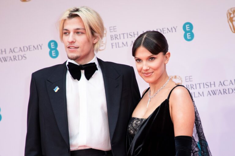 VIDEO: Bon Jovi confirma que Millie Bobby Brown y su hijo Jake se casaron