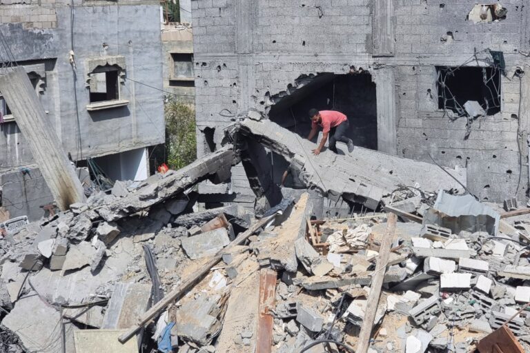 Bomba de fabricación estadounidense fue utilizada en ataque israelí a Rafah que mató a decenas de personas, según prensa #FVDigital