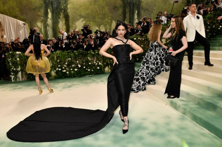 Conoce es el lugar donde Rosalía se preparó para la Met Gala 2024