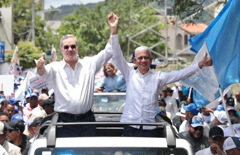 Abinader encabeza concurrida marcha caravana en ciudad Cotuí