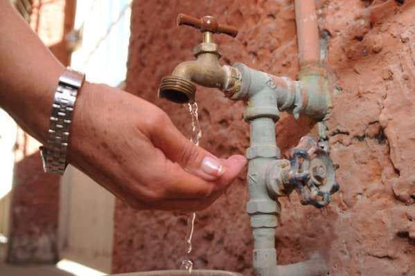 “No hay agua ni para bañarse”, dicen moradores de Cancino Adentro