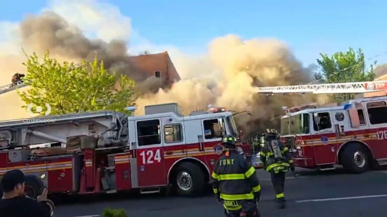 17 familias damnificadas por intenso incendio supermercado