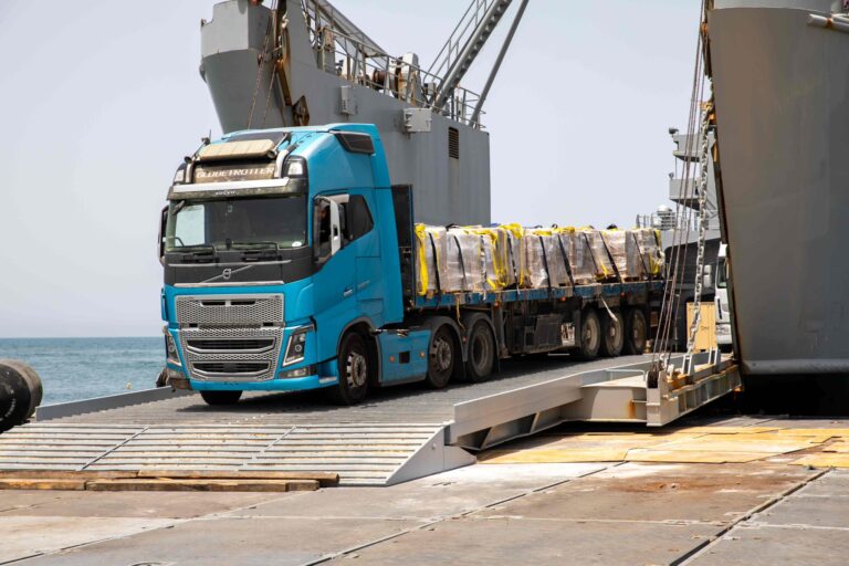 Entran en Gaza 27 camiones de ayuda humanitaria a través del muelle construido por EE.UU