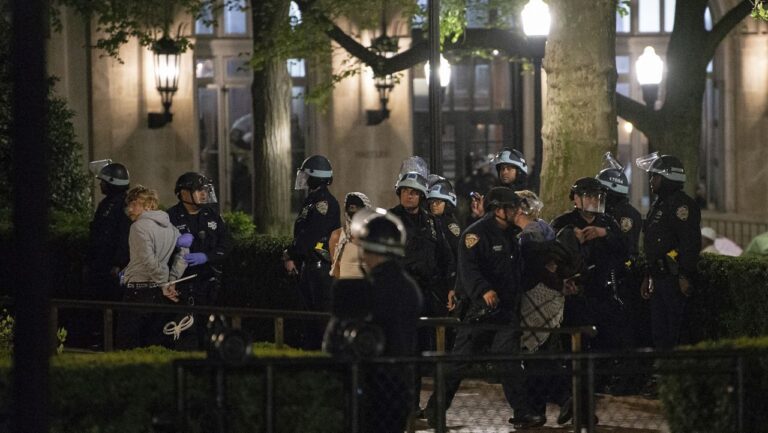 Policía disparó arma en edificio Columbia al ser desalojado