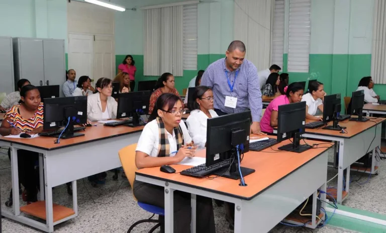Casi 50 mil se registran en el Concurso de Oposición Docente Focalizado 2024