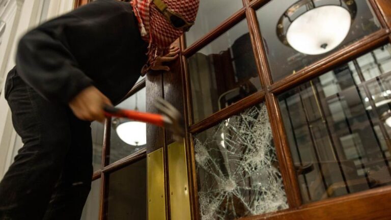 NY evalúa restaurar la seguridad en el campus de Columbia