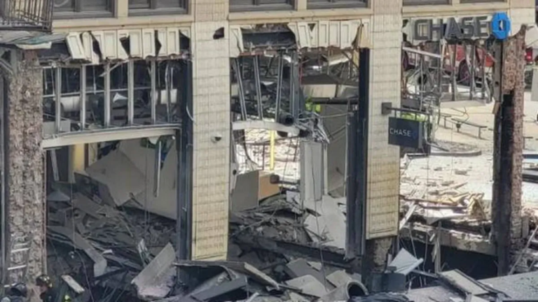 Captan momento exacto de la explosión en un banco en Ohio; Múltiples personas heridas