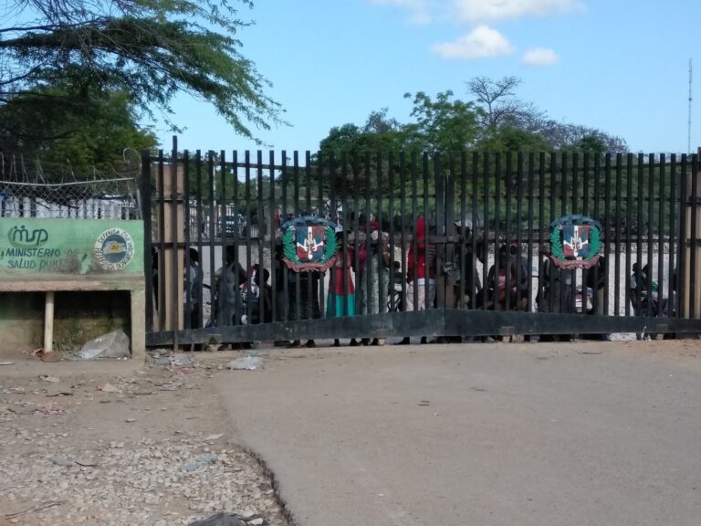 Familias protestan contra el muro fronterizo – noticias telemicro