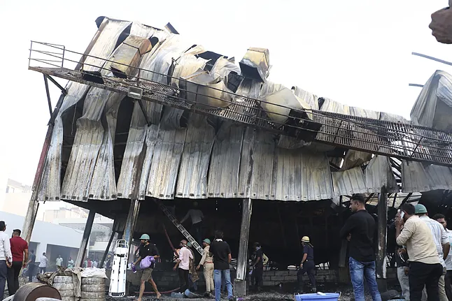 Al menos 25 muertos, la mayoría niños, en incendio en parque de diversiones en la India