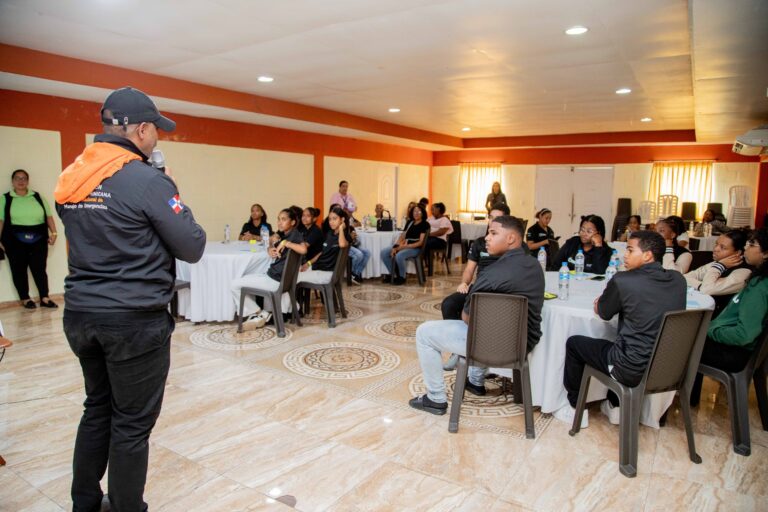 Capacitan a jóvenes de Los Alcarrizos para la protección de sus derechos fundamentales