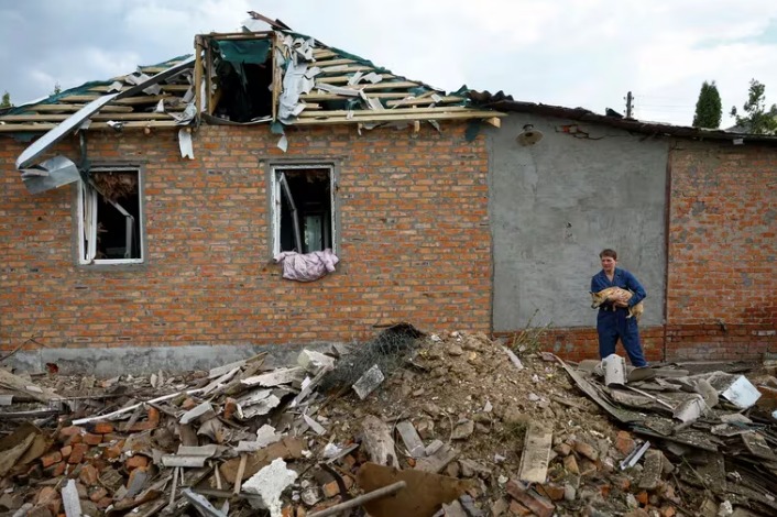 Bombardeos rusos provocan salida de más de 14.000 ciudadanos en Kharkiv