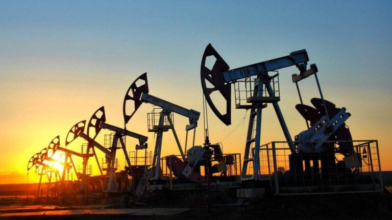 Petróleo de Texas baja un 0,3 % mientras el mercado sigue de cerca la situación en Irán