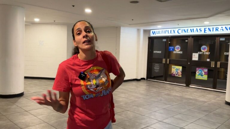 Vecinos lamentan cierre de sala de cine en El Bronx