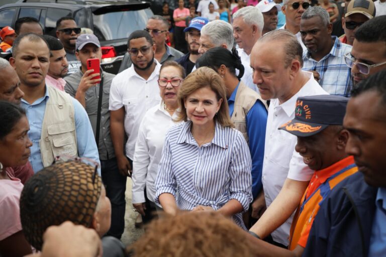 Raquel Peña continuará recorridos para ayudar a familias damnificadas por inundaciones en Santiago