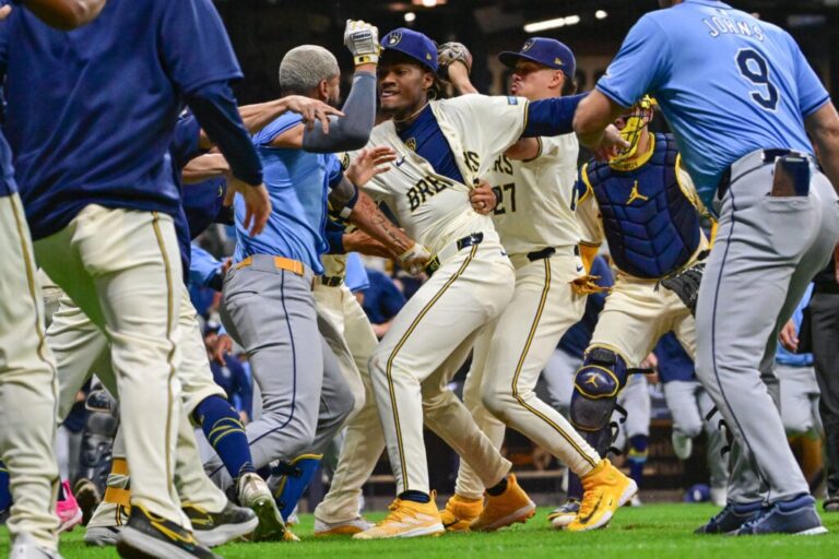 José Siri culpa a Abner Uribe por pelea entre Rays y Brewers