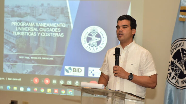 Inapa se reúne para solucionar problema de drenaje sanitario en La Romana
