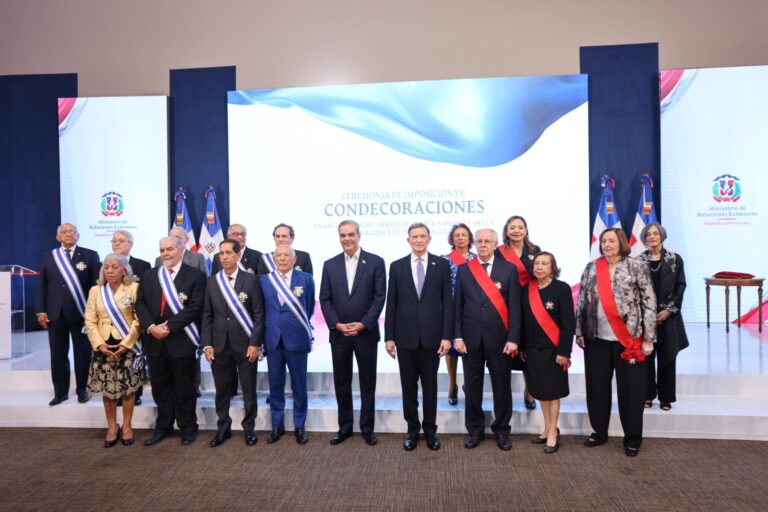 Condecoran a 19 embajadores dominicanos – noticias telemicro