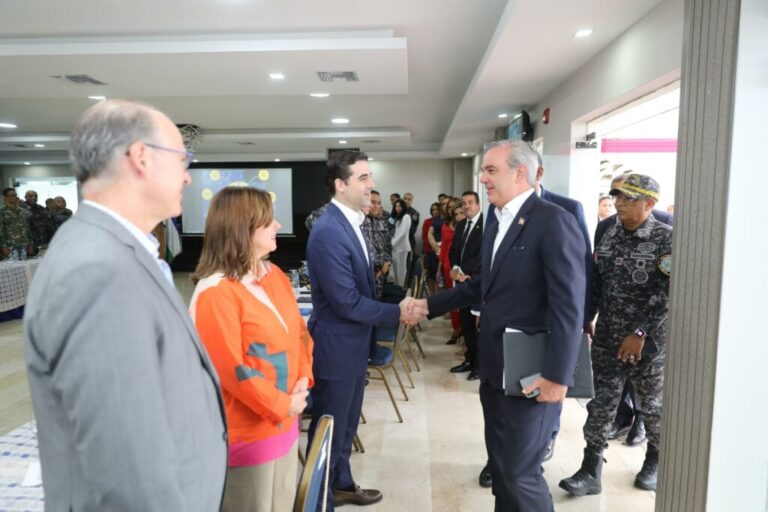 Miembros del CONEP participan en reunión con Abinader para seguimiento a seguridad ciudadana