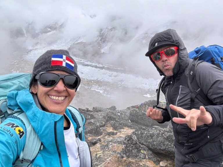 ¡En la cumbre! Thais Herrera llega a la cima del Everest