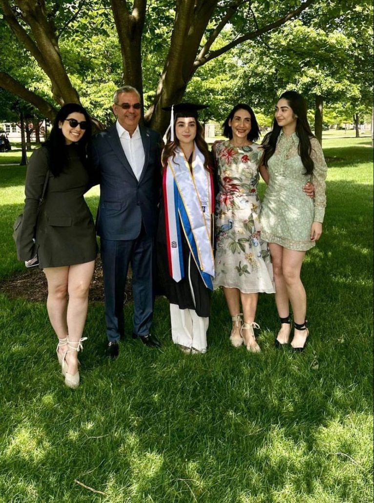 Ya se graduó Adriana Margarita, la hija del presidente Abinader #FVDigital