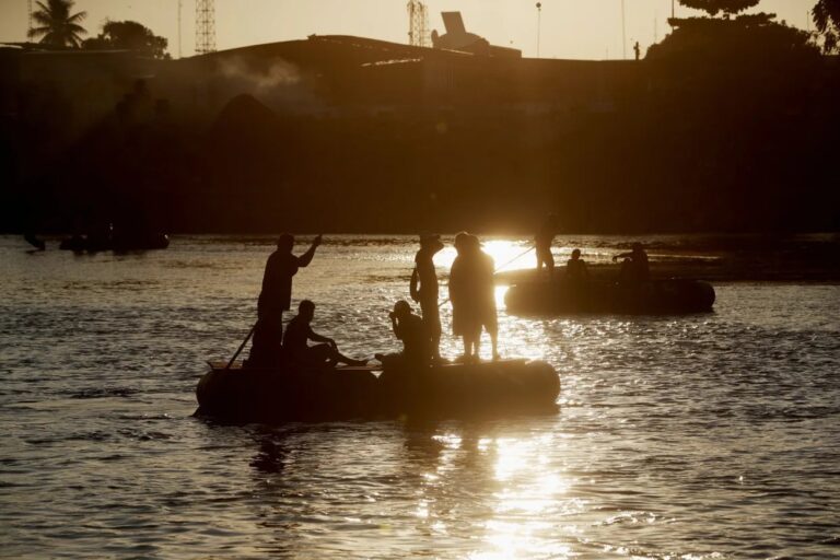 Cuba recibe 31 balseros devueltos por Estados Unidos