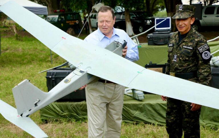 Estados Unidos dona drones a El Salvador para vigilar los “cruces irregulares” de migrantes