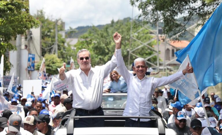 Abinader cierra recta final de la campaña con caravanas