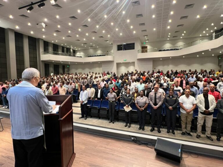 Policiales: En su cuarto día de desarrollo, el general Juan Gabriel Gautreaux Martínez presentó la importante conferencia en “Ciberseguridad y Gobernanza”. – Policía Nacional Dominicana