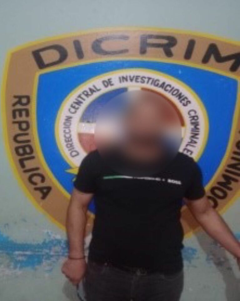 Policiales: Policía apresa dos hombres acusados de acoso y estafa contra una mujer por más de 10 millones de pesos. – Policía Nacional Dominicana