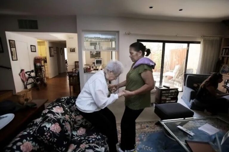 Gobernador Newsom amenaza con dejar a indocumentados sin cuidado en el hogar #FVDigital