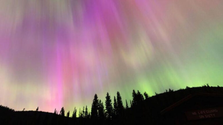 La poderosa tormenta solar que provocó un raro espectáculo de la aurora boreal #FVDigital