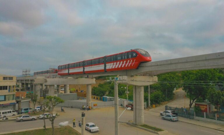 Realizan primera prueba en monorriel en Santiago