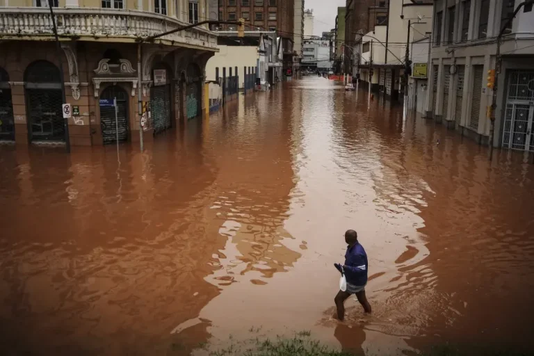 El sur de Brasil es azotado por las peores inundaciones en 80 años; 39 muertos