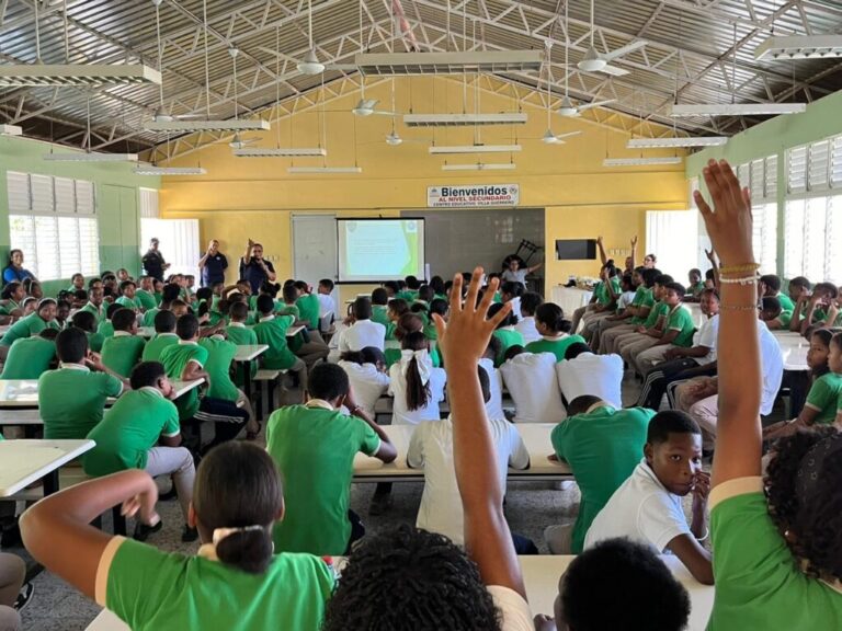 Policiales: Charla sobre Gestión Emocional para la Prevención del Delito en Niños, Niñas y Adolescentes, llega al Centro Educativo Villa Guerrero, de El Seibo. – Policía Nacional Dominicana