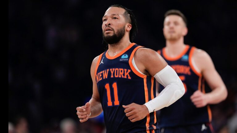 Brunson regresa tras lesión, Knicks vencen a Pacers