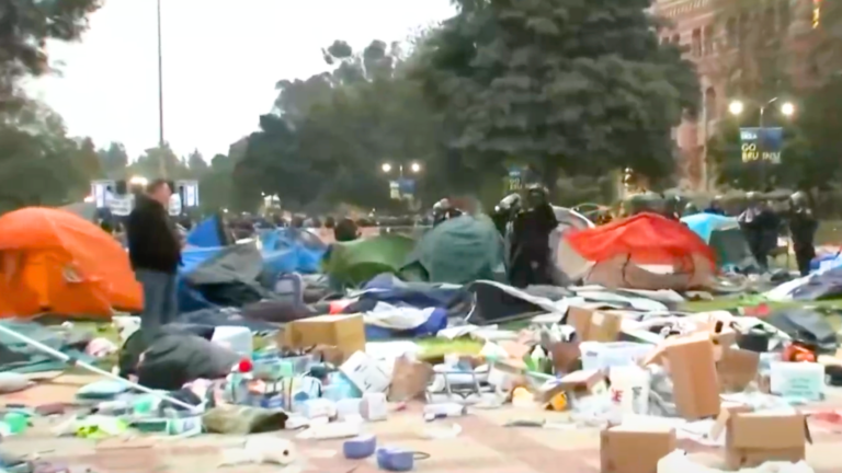 EE.UU: Policía desmantela campamento de manifestantes en UCLA   #FVDigital