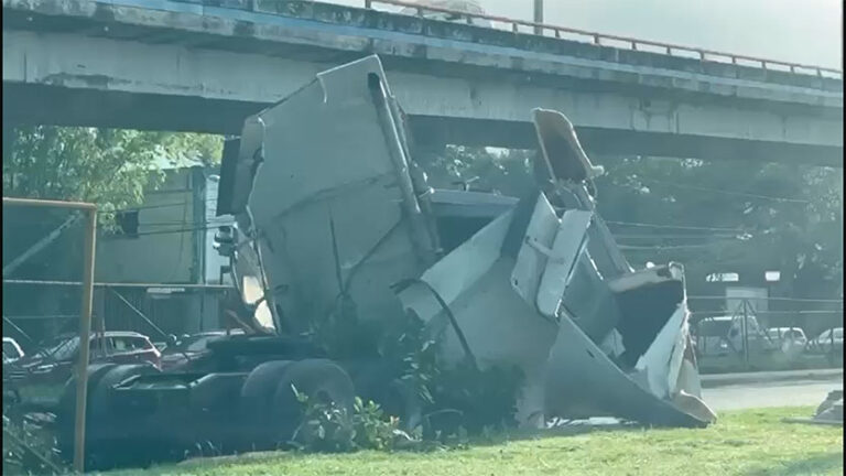 En la avenida Kennedy – LosMocanos