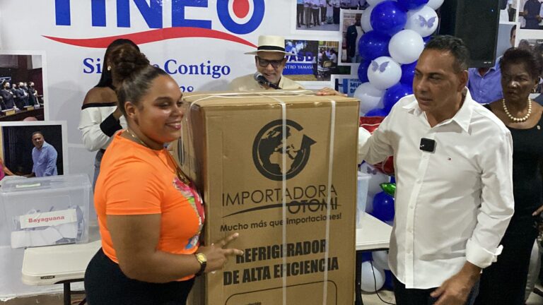Senador electo de Monte Plata encabeza actividades para las madres