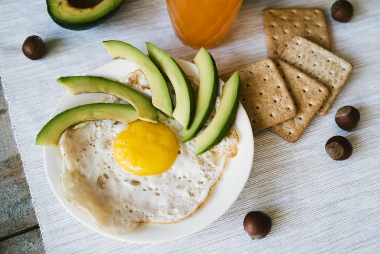 Aquí tienes los 3 alimentos imprescindibles para desayunar según Harvard