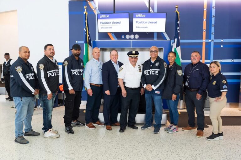 RD recibe de Policía de Nueva York 500 chalecos antibalas