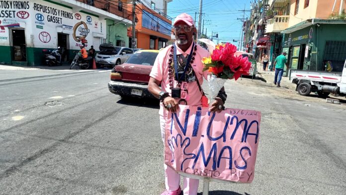 Eddy El Tiempo Protesta en Cristo Rey Contra los Feminicidios Foto Danny Polanco