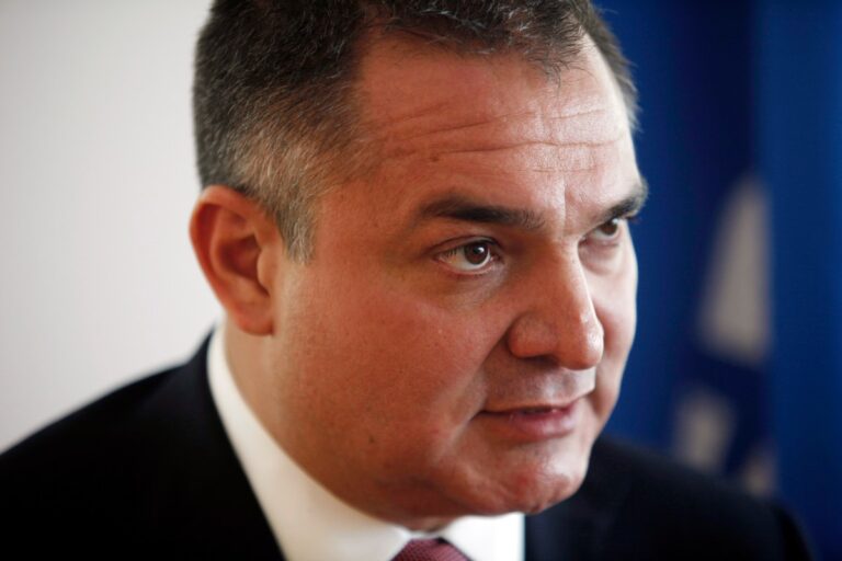 Abogados de García Luna denuncian que se encuentra en una celda de castigo #FVDigital