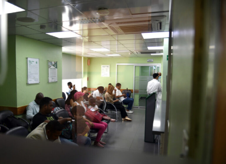 Pacientes con síntomas gripales abarrotan centros de salud – Remolacha   #FVDigital