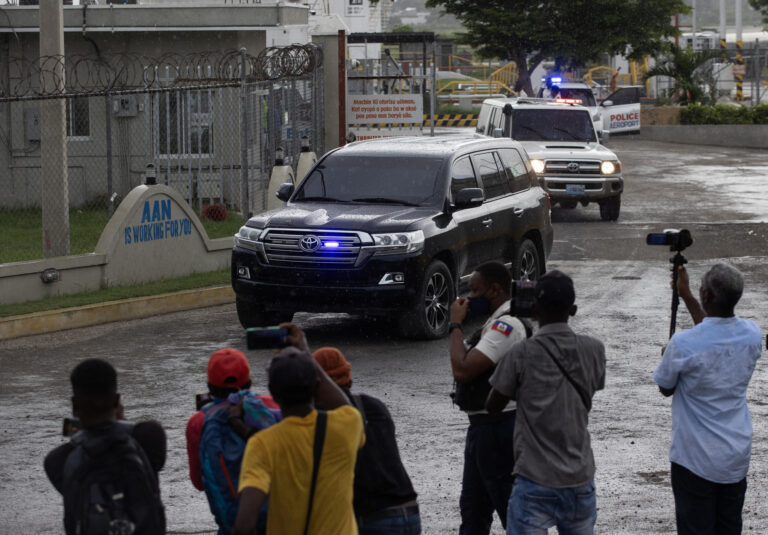 Primer ministro de Haití llega a su país para asumir su cargo