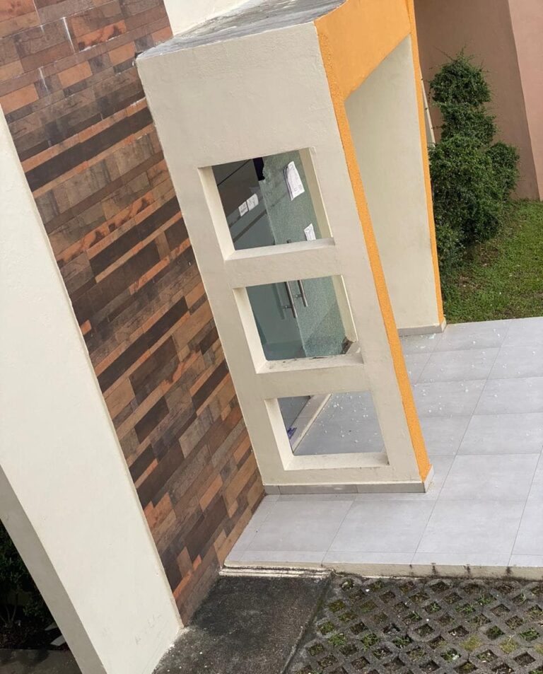Investigan tiroteo al Palacio Municipal Villa La Mata