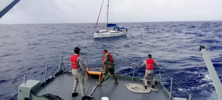 Autoridades rescatan a cuatro extranjeros que estaban a la deriva #FVDigital