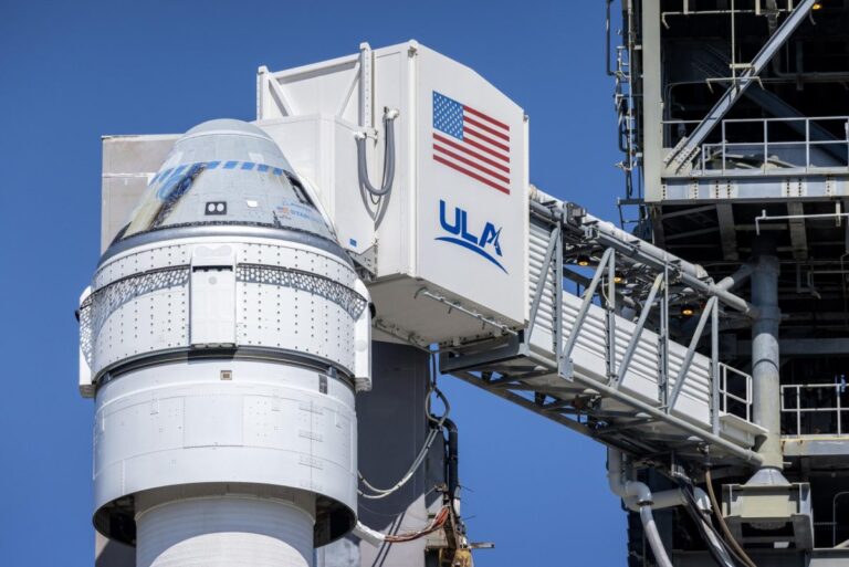 Suspenden lanzamiento de primera misión espacial tripulada en EEUU