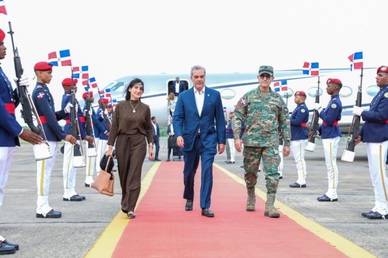Presidente Luis Abinader llega al país tras su viaje oficial a Europa – noticias telemicro